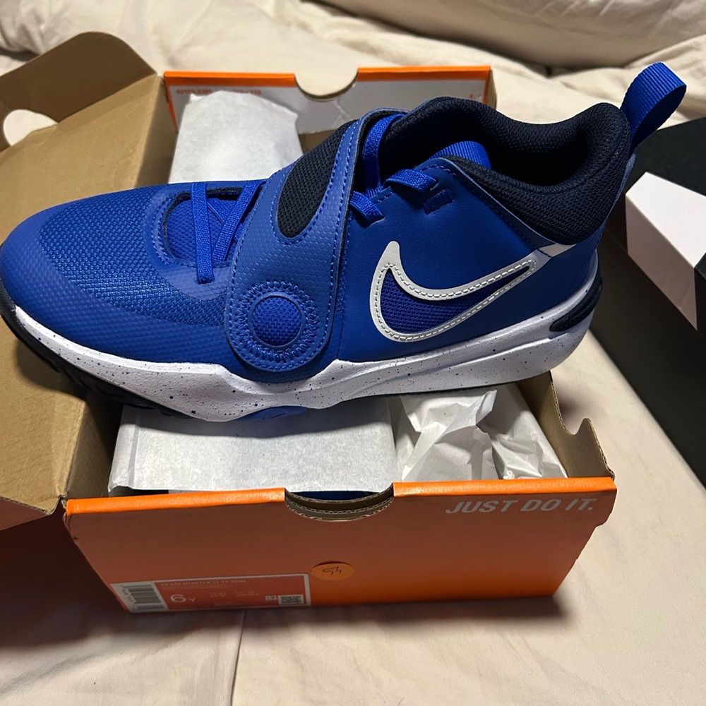 Nike Team Hustle D11